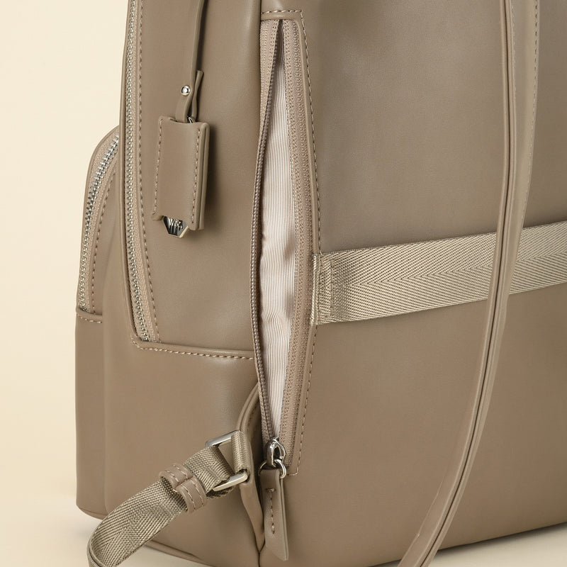 Poet アップルレザーリュック 11736【 MORE SALE 50%OFF 】