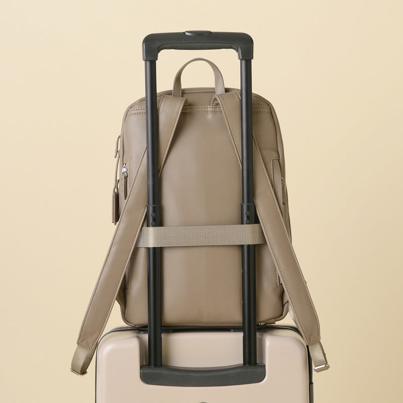 Poet アップルレザーリュック 11736【 MORE SALE 50%OFF 】