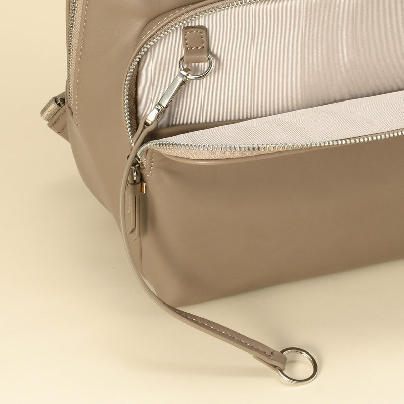 Poet アップルレザーリュック 11736【 MORE SALE 50%OFF 】