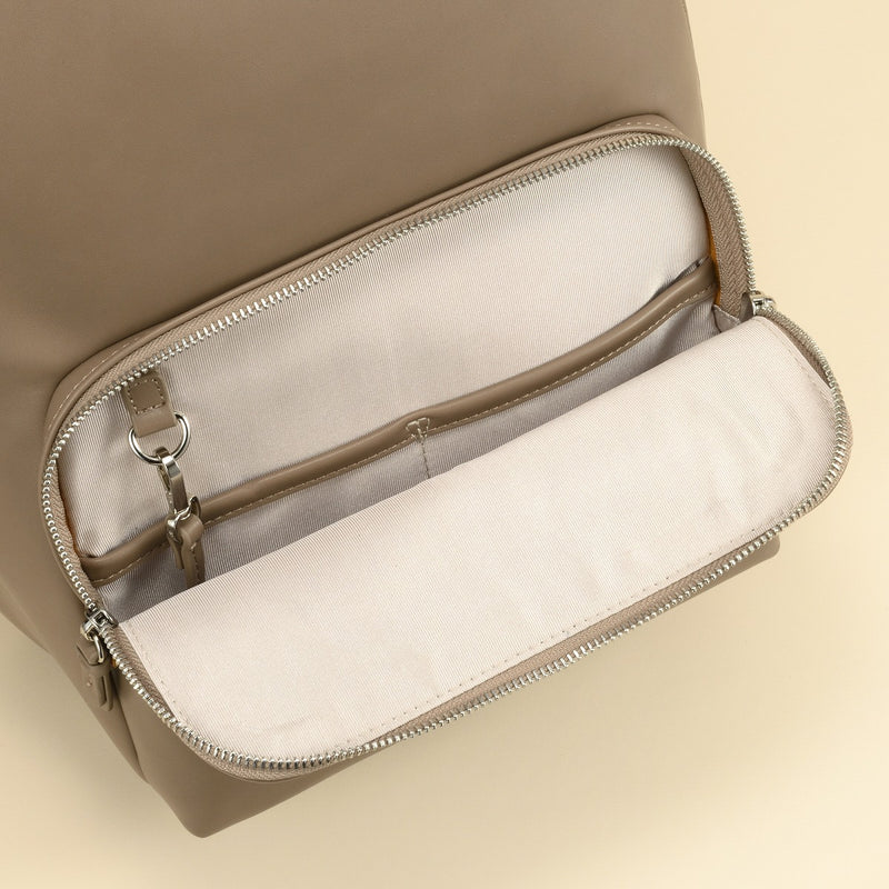 Poet アップルレザーリュック 11736【 MORE SALE 50%OFF 】