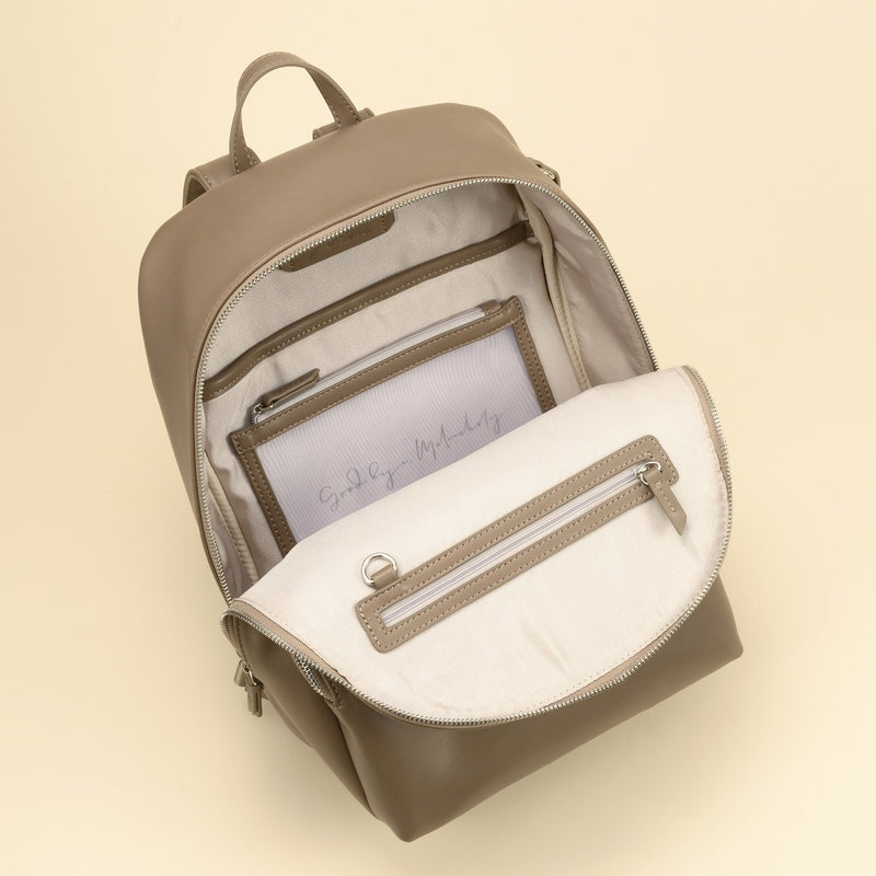 Poet アップルレザーリュック 11736【 MORE SALE 50%OFF 】