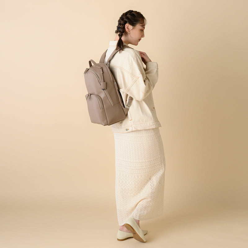 Poet アップルレザーリュック 11736【 MORE SALE 50%OFF 】